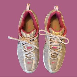 Nike sneakers size 10 in brand new condition worn once.